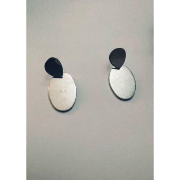 CUTE SILVER BUTTON EARRINGS - Picture 5 of 6